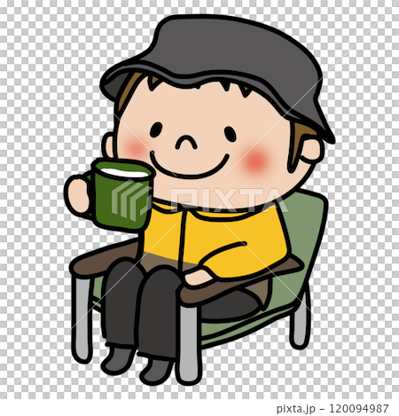 アウトドアチェアに座ってホットミルクを飲む男の子 120094987