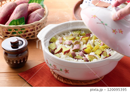 土鍋で炊いた さつまいもご飯 120095395