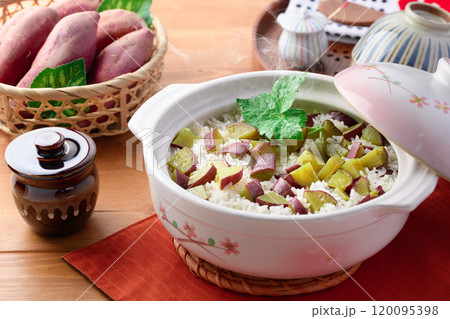 土鍋で炊いた さつまいもご飯 120095398