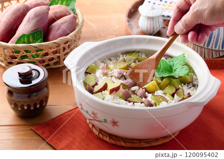 土鍋で炊いた さつまいもご飯 120095402