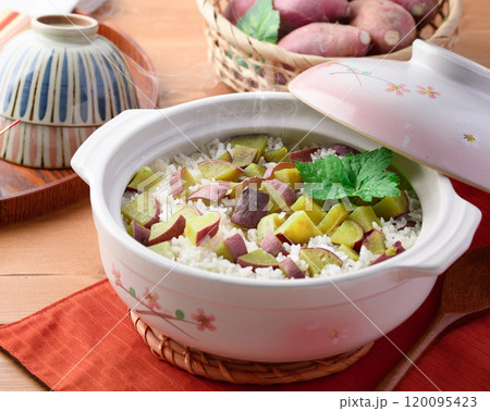 土鍋で炊いた さつまいもご飯 120095423