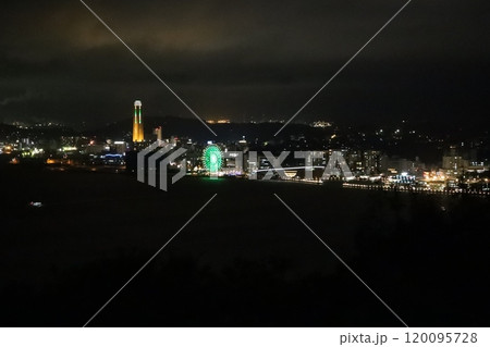 （北九州市・下関の夜景）　夜のかんらん車 120095728