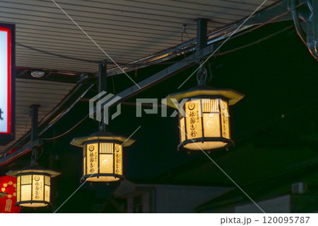 祇園四条の商店街 祇園商店街 祇園四条の商店街 祇園商店街 120095787