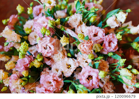 Top view of a basket with a bouquet of Eustoma. Top view of a basket with a bouquet of Eustoma. 120096679