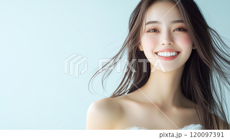 笑顔の美肌・美髪の綺麗な女性モデルの美容ポートレートー 笑顔の美肌・美髪の綺麗な女性モデルの美容ポートレートー 120097391
