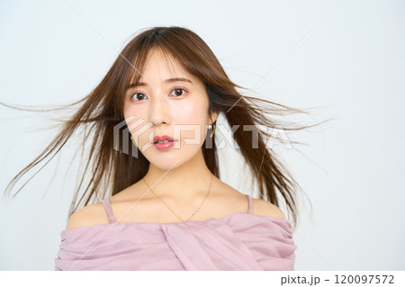 若い日本人女性のファッションポートレート 若い日本人女性のファッションポートレート 120097572