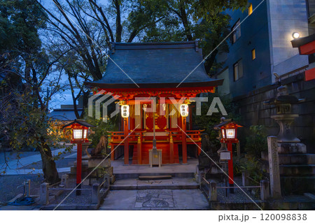 夜の京都 安井金比羅宮 安井天満宮(梅丸天満宮) 夜の京都 安井金比羅宮 安井天満宮(梅丸天満宮) 120098838