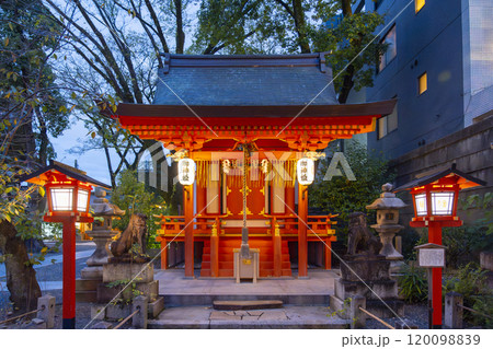 夜の京都 安井金比羅宮 安井天満宮(梅丸天満宮) 夜の京都 安井金比羅宮 安井天満宮(梅丸天満宮) 120098839