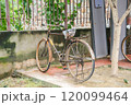 古びた自転車 120099464