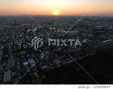 【東京・武蔵野上空から空撮】　都市の日の出・Tokyo 120099697