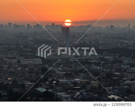 【東京・武蔵野上空から空撮】 都市の日の出 【東京・武蔵野上空から空撮】 都市の日の出 120099703