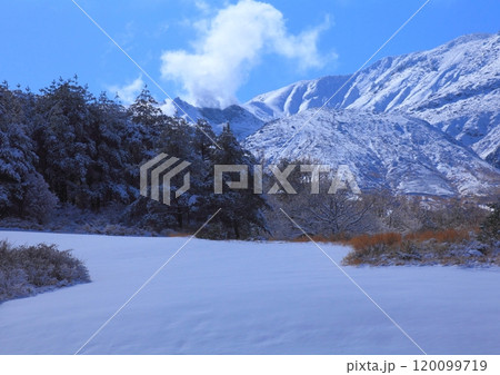 冬の硫黄山(くじゅう連山・大分県九重町) 冬の硫黄山(くじゅう連山・大分県九重町) 120099719