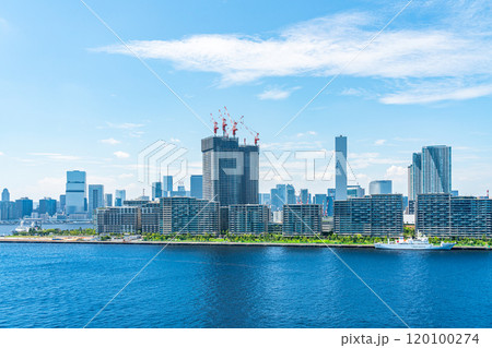 【東京都】豊洲から見た晴海周辺に建ち並ぶマンション群 120100274