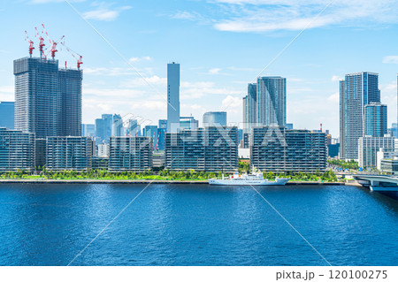 【東京都】豊洲から見た晴海周辺に建ち並ぶマンション群 120100275