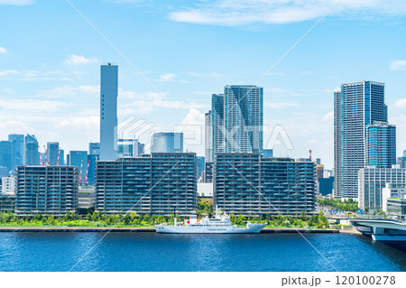 【東京都】豊洲から見た晴海周辺に建ち並ぶマンション群 【東京都】豊洲から見た晴海周辺に建ち並ぶマンション群 120100278