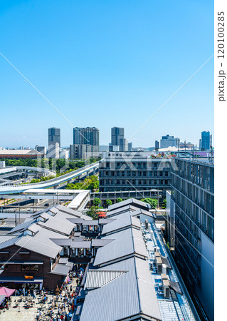 【東京都】建物の屋上から見た豊洲にある千客万来と周辺の街並み 120100285