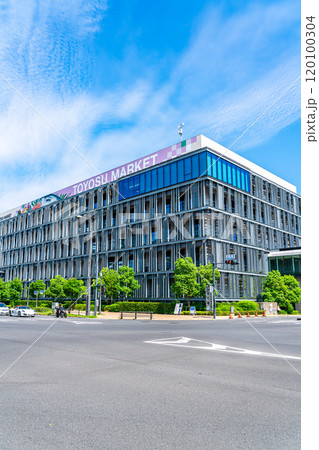 【東京都】爽やかな青空が広がる豊洲市場 120100304