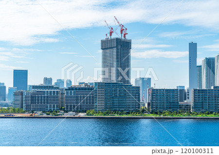 【東京都】豊洲から見た晴海周辺に建ち並ぶマンション群 【東京都】豊洲から見た晴海周辺に建ち並ぶマンション群 120100311