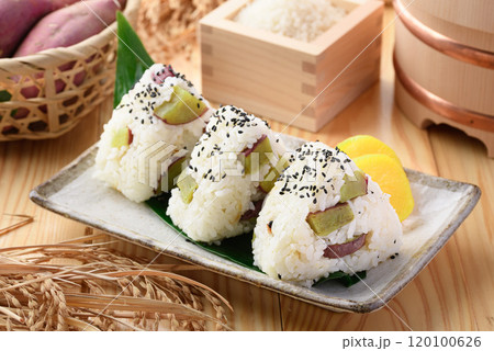 さつまいもご飯のおにぎり 120100626