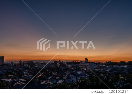 《千葉県》スカイツリーと富士山をのぞむ住宅街 120101254