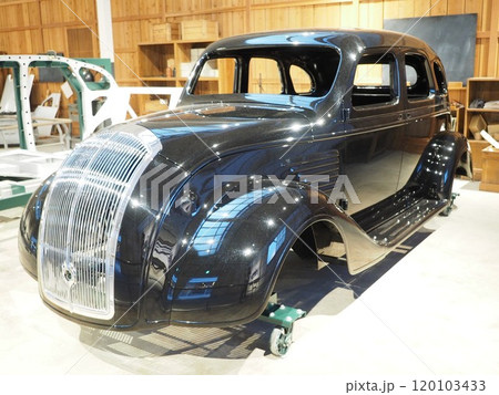 制作途中の自動車 120103433
