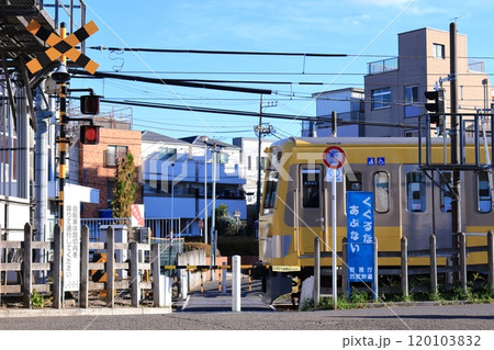 交通ルールを守って踏切を通りましょう 120103832