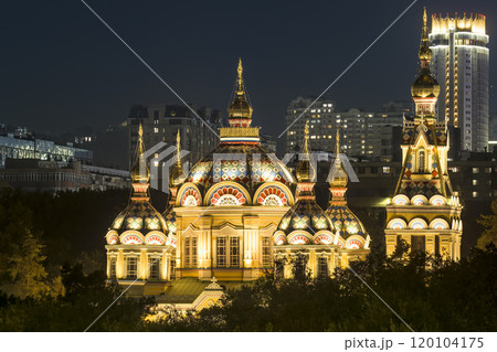 カザフスタン・アルマトイ ライトアップされたゼンコフ教会 夜景 / Almaty, KZ カザフスタン・アルマトイ ライトアップされたゼンコフ教会 夜景 / Almaty, KZ 120104175