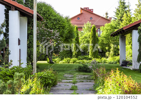 Backyard design elements 120104552