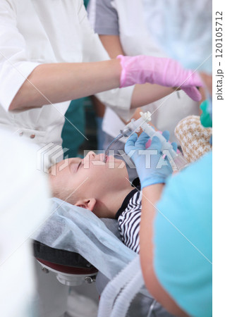 Treatment of baby teeth. Preparation for dental surgery for the removal and treatment of baby teeth. General anesthesia. An artificial lung ventilation device. 120105712