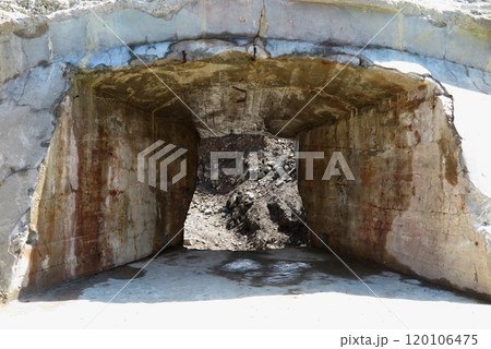 国内最大級のドーム型砲台、淡路島の「門崎砲台」(解体前の見学会) 国内最大級のドーム型砲台、淡路島の「門崎砲台」(解体前の見学会) 120106475