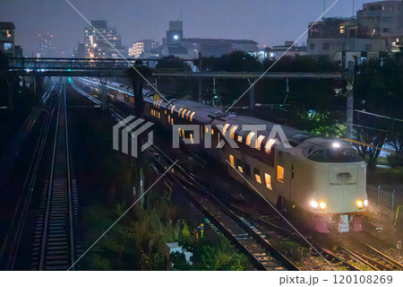 【東海道本線】雨の旅路を行くサンライズ瀬戸・出雲 120108269