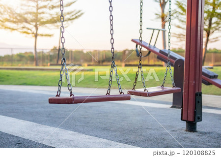 Empty chain swing in the playground Empty chain swing in the playground 120108825