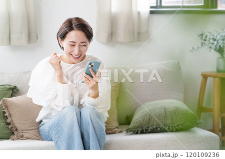 女性 スマートフォン 女性 スマートフォン 120109236