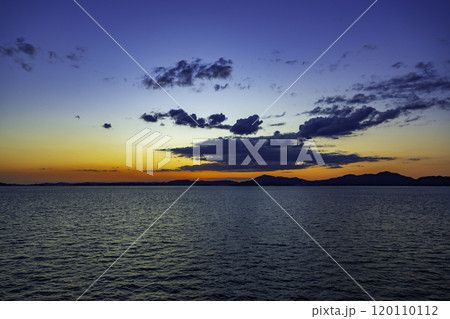 瀬戸内海の夕暮れ　香川県土庄町 120110112