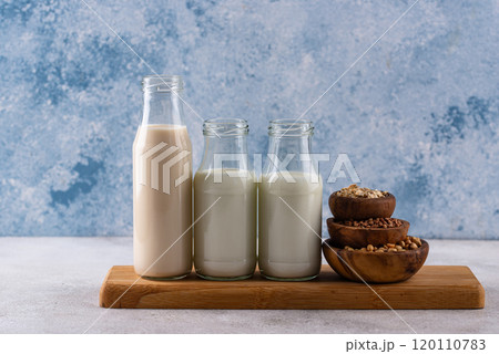 Plant based vegan non dairy alternative milk 120110783