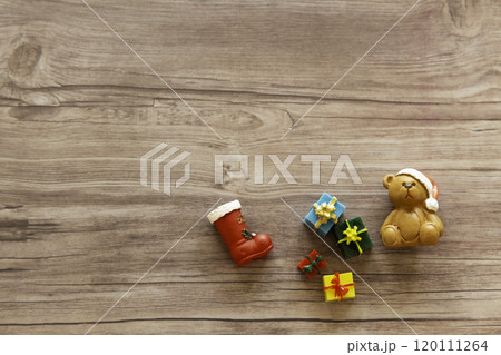 クリスマスのイメージ  ミニチュアのクリスマスアイテム 120111264