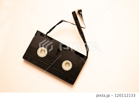 フィルムが出ているビデオテープの裏側の写真 120112133