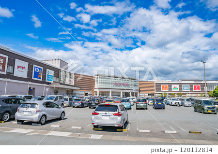浜松市にある駐車場から見た市野イオンの風景(静岡県) 120112814