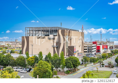 浜松市にある青空が広がる市野イオン周辺の風景(静岡県) 浜松市にある青空が広がる市野イオン周辺の風景(静岡県) 120112817