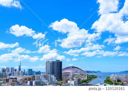 唐人町・大濠公園方面から望む早良区百道浜、地行浜、福岡タワー一帯　2024夏朝カラー広角 120120161