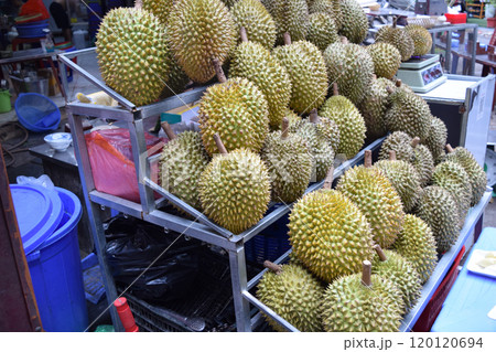 ベトナムのドリアン売り場 120120694