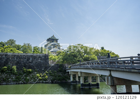 大阪城天守閣と極楽橋　大阪府大阪市大阪城公園 120121129