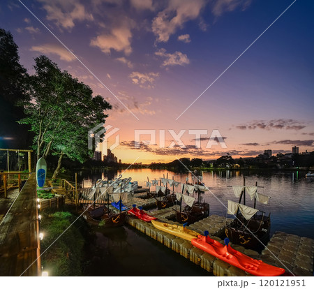 Sunset on the shore of Ipago Lake of Londrina 120121951