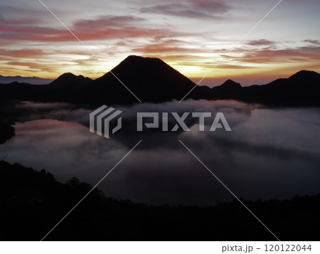 晩秋の榛名山の夜明け9 120122044