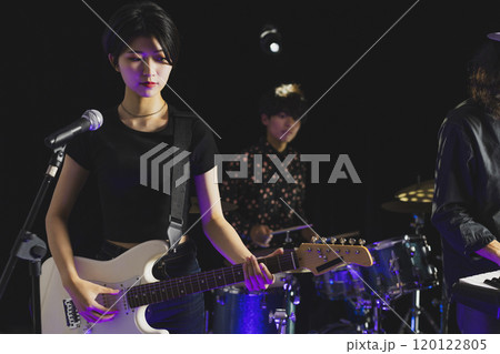 バンド　ライブ 120122805