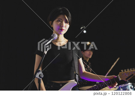 バンド　ライブ 120122808