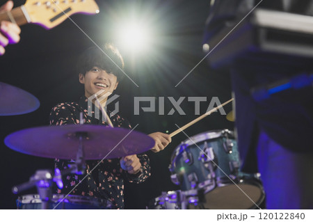 バンド　ライブ 120122840