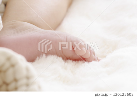 かわいい赤ちゃんの足の裏 かわいい赤ちゃんの足の裏 120123605