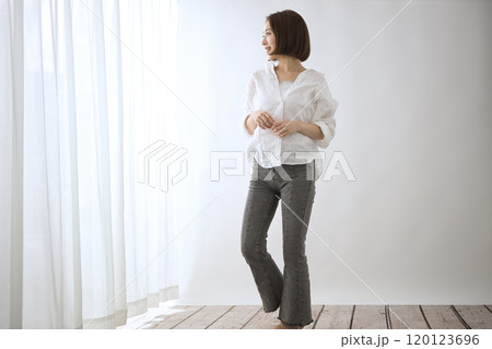 20代女性のビューティー 120123696