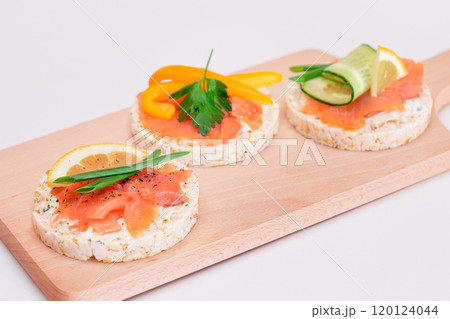 Rice Cake Sandwiches with Fresh Salmon, Cucumber, Yellow Paprika and Greens Rice Cake Sandwiches with Fresh Salmon, Cucumber, Yellow Paprika and Greens 120124044